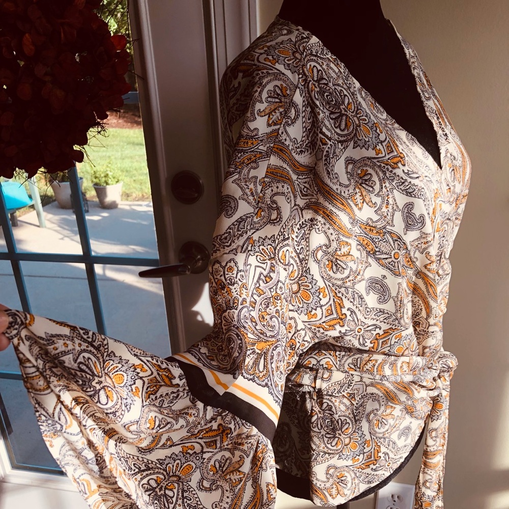Peplum Blouse
MAX STUDIO - Med. NWOT💛